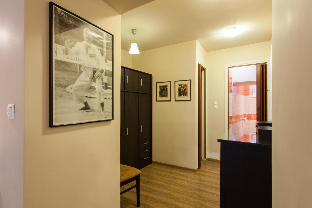 Psyri Neoclassical House With Yard Афіни Екстер'єр фото